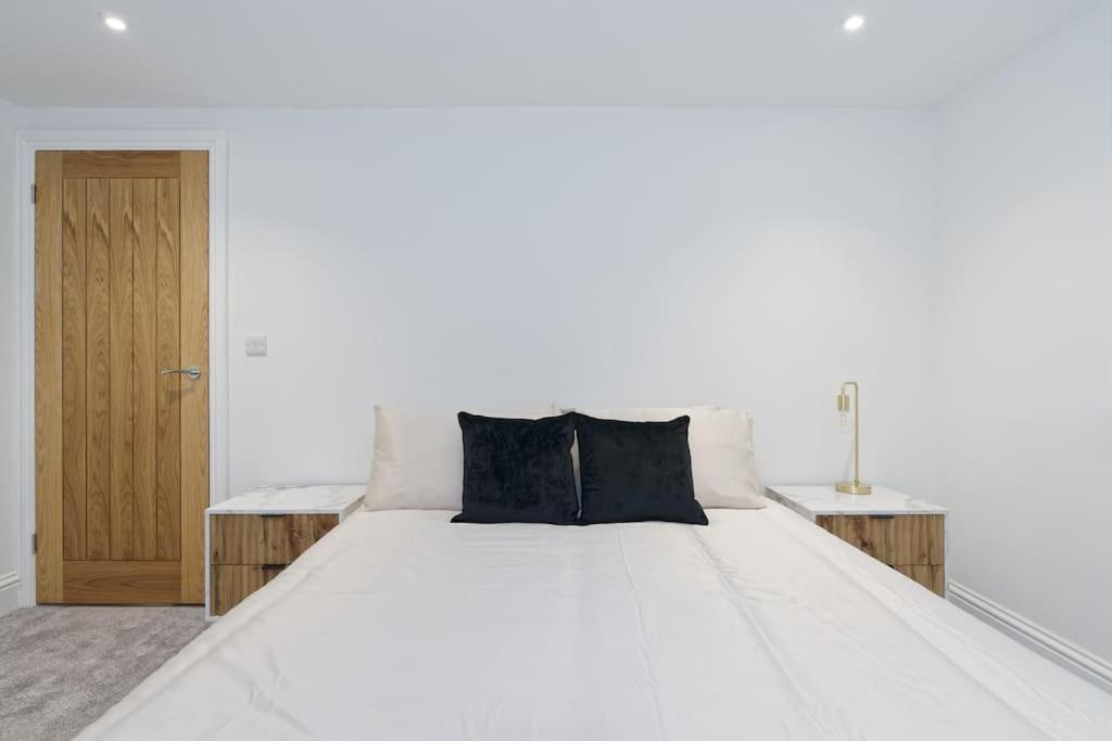Stylish Beach Front Retreat 2 Bedrooms แฮร์นเบย์ ภายนอก รูปภาพ