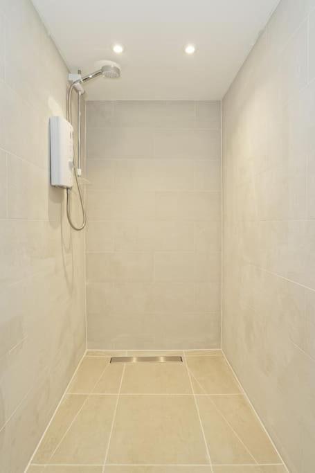 Stylish Beach Front Retreat 2 Bedrooms แฮร์นเบย์ ภายนอก รูปภาพ