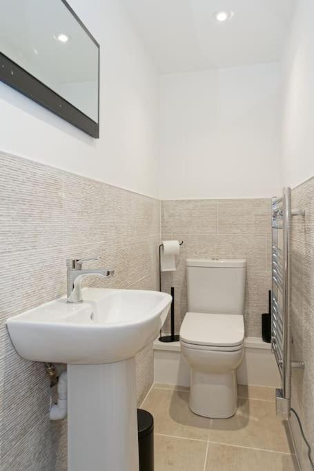 Stylish Beach Front Retreat 2 Bedrooms แฮร์นเบย์ ภายนอก รูปภาพ